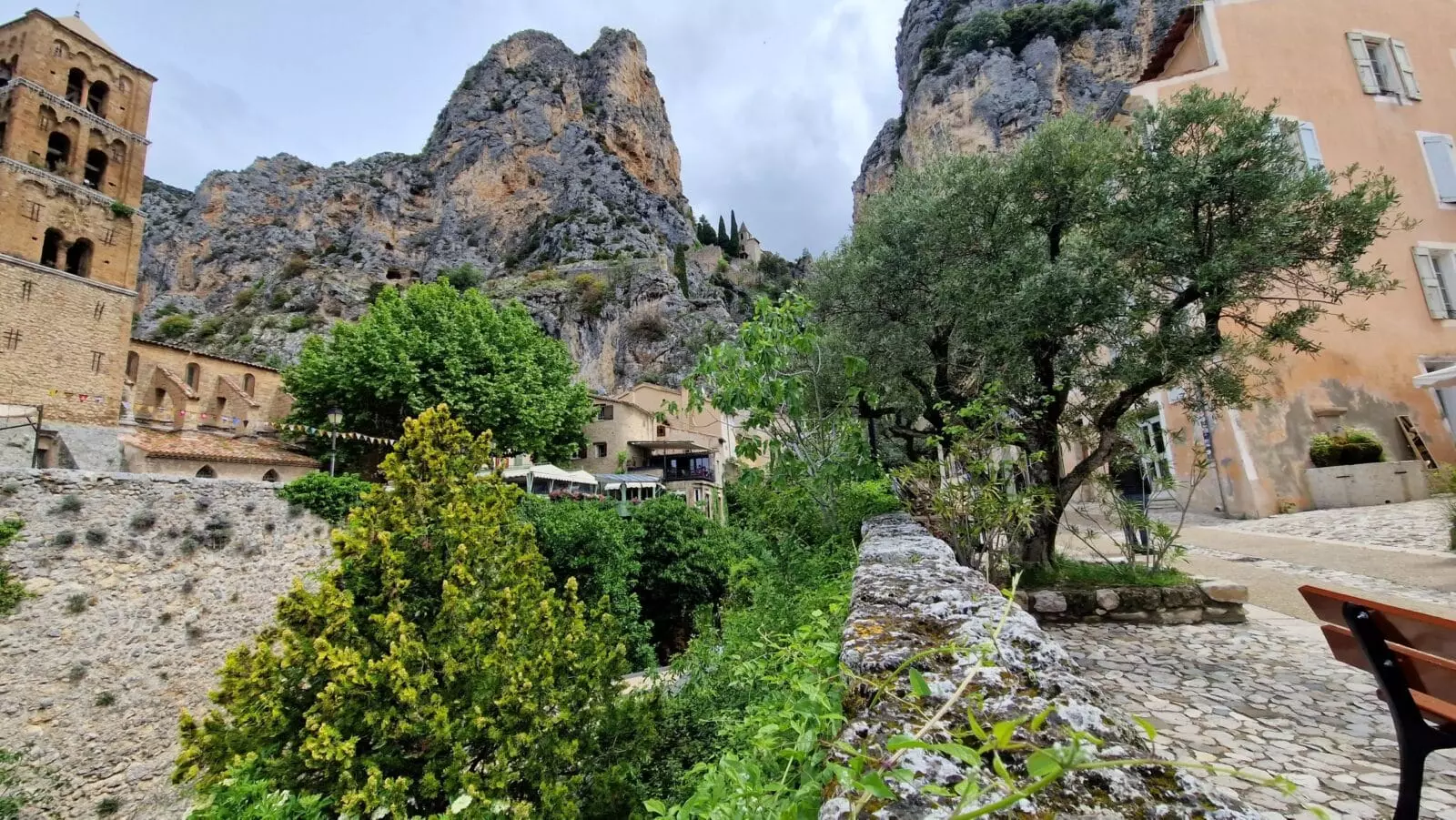 Moustiers-Sainte-Marie — Gorges du Verdon