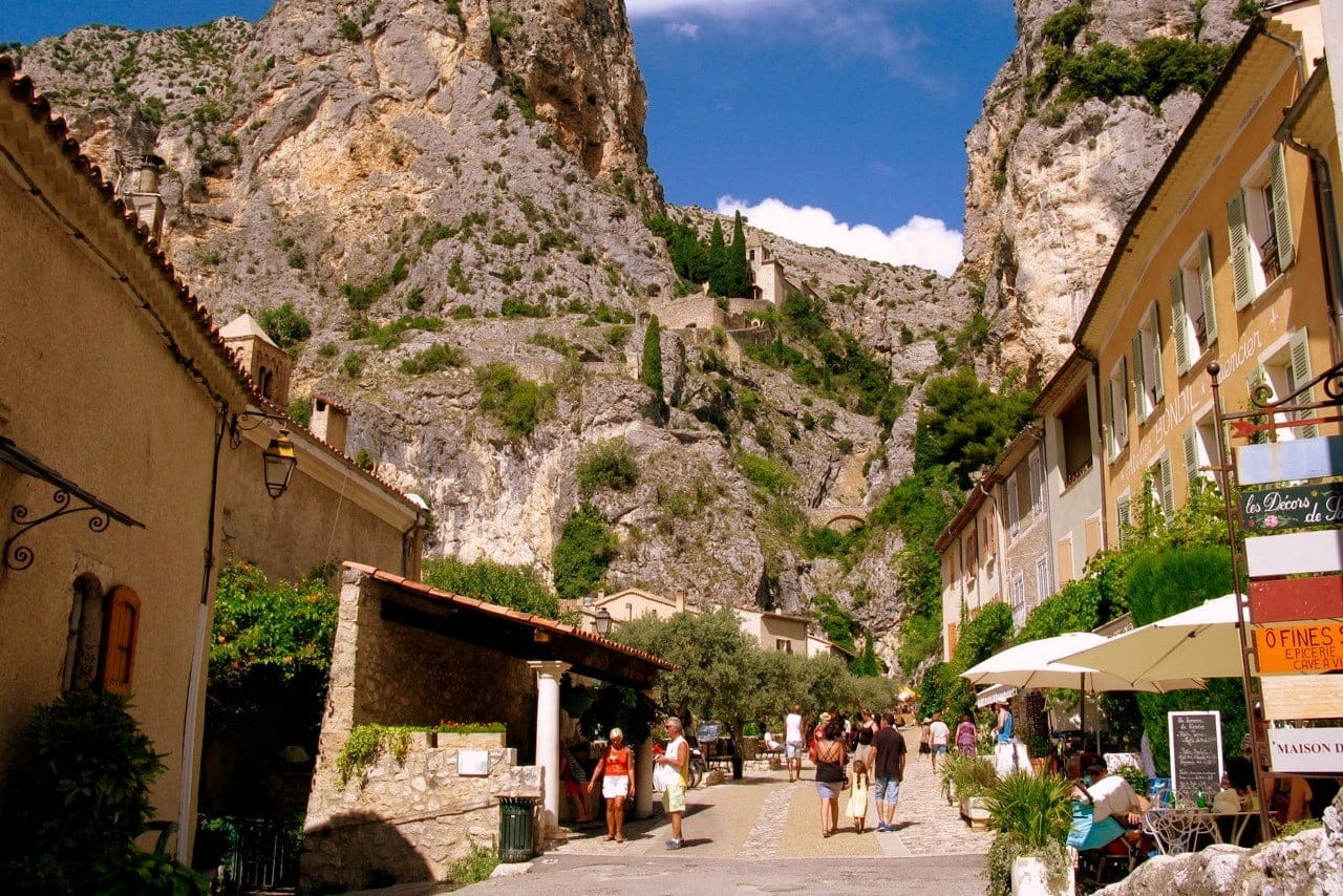 village de Moustiers-Sainte-Marie village-de-moustiers-sainte-marie