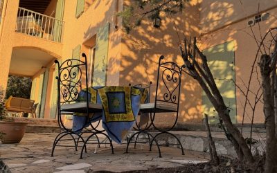 terrasse et salon de jardin de la villa overdon