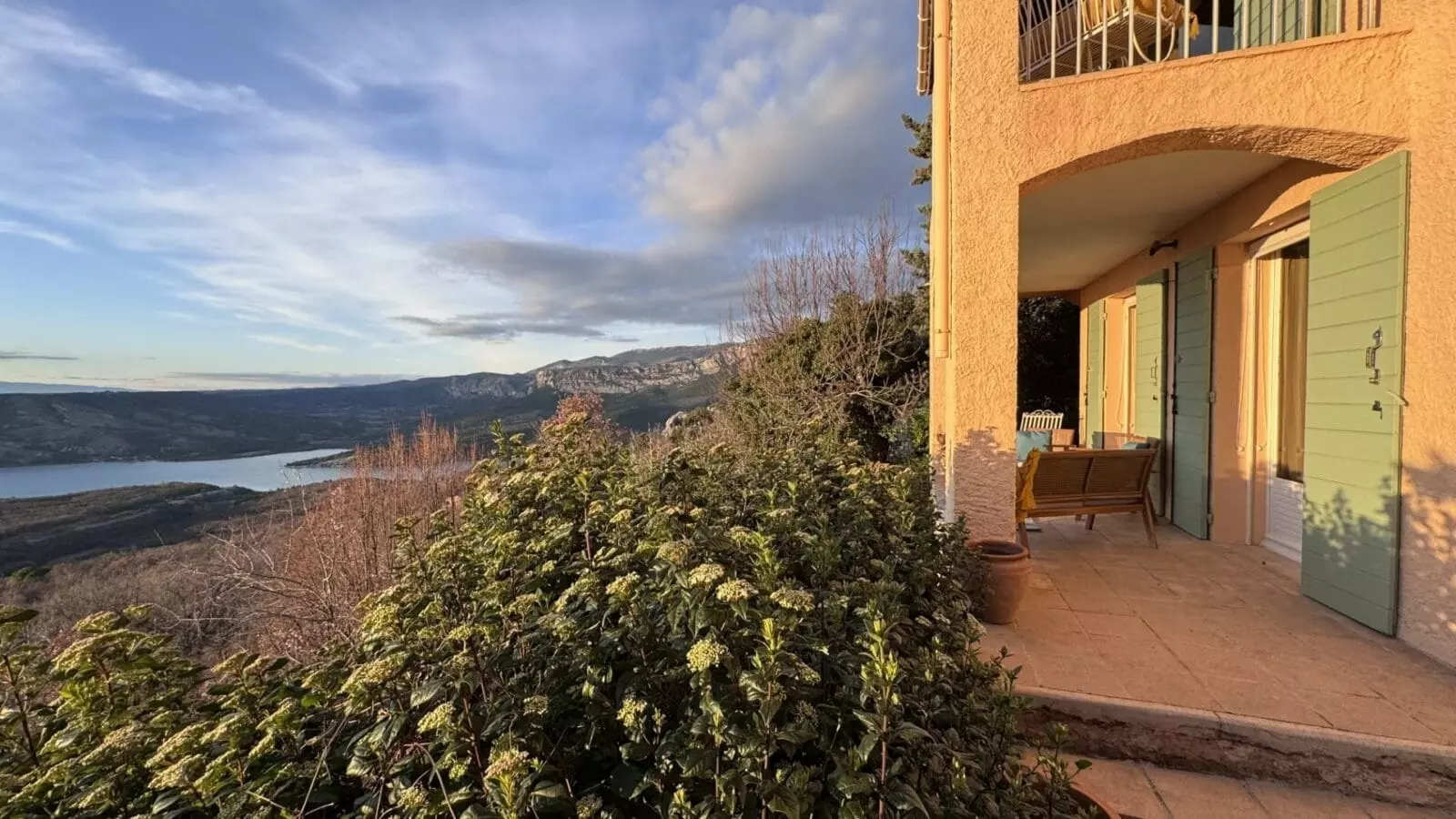 vu entree gorges du verdon depuis terrasse de la villa overdon