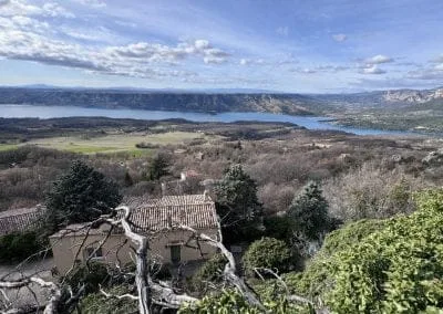 vu de la situation villa overdon avec panorama lac sainte croix