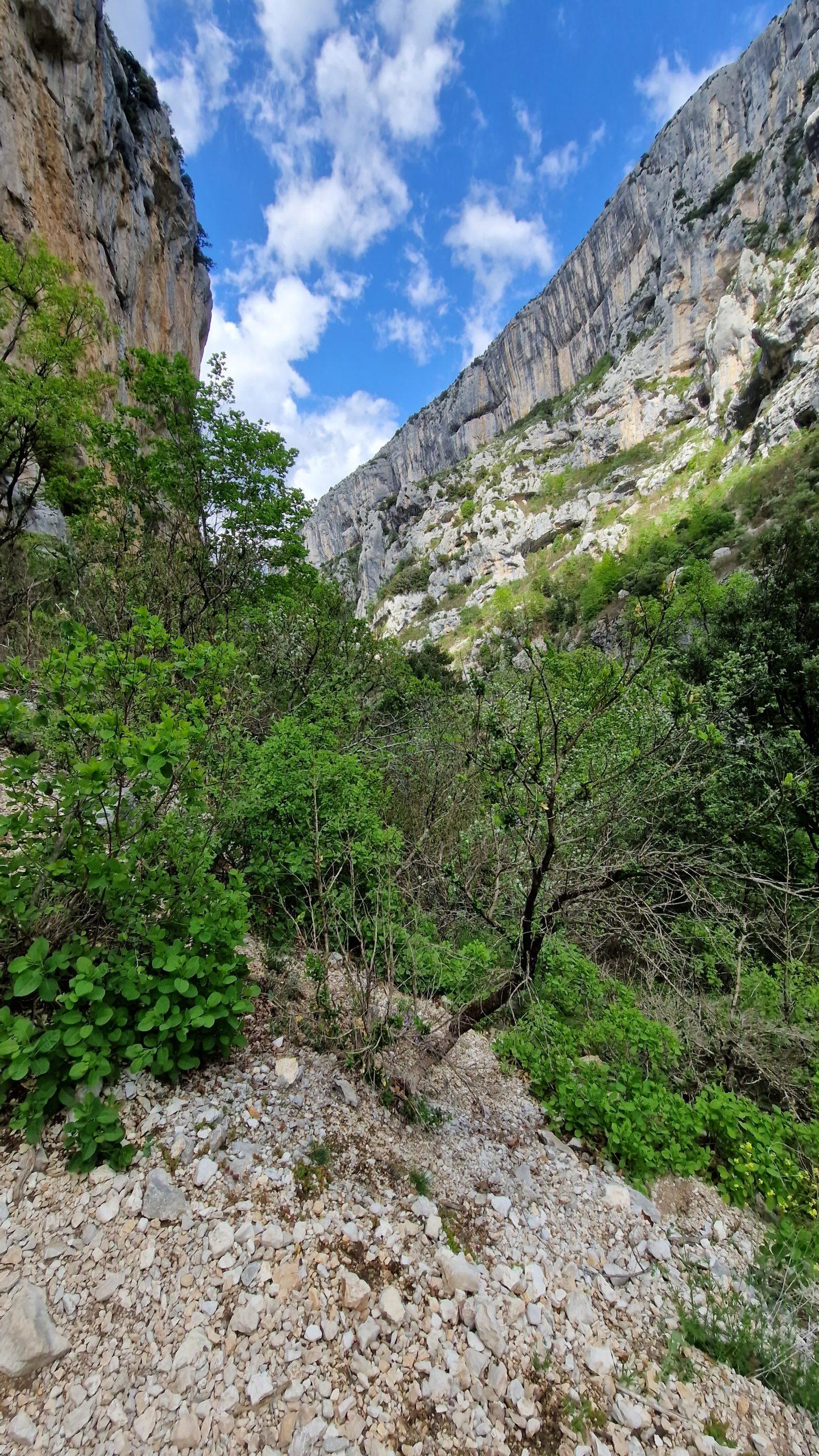 passage du sentier martel dans les gorges du verdon passage du sentier martel dans les gorges du verdon