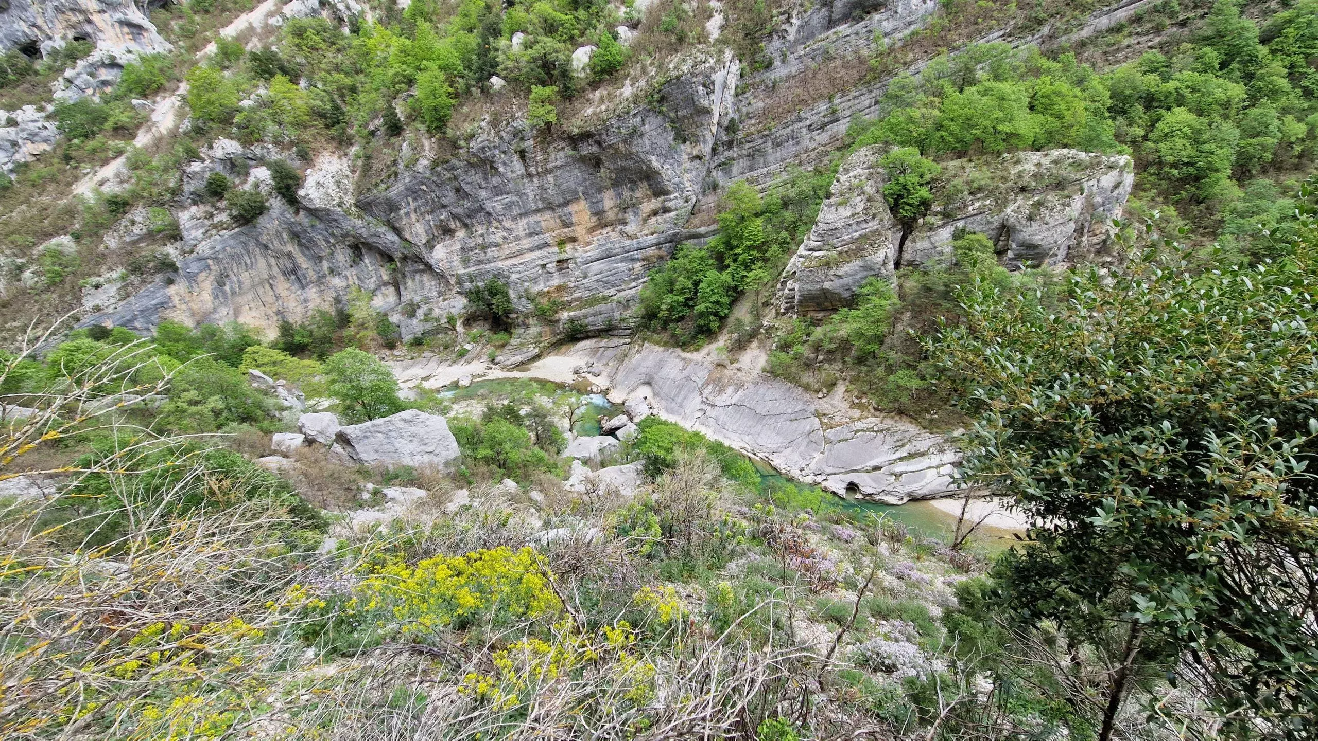 Vue sur le Verdon depuis le sentier Martel dans les Gorges du Verdon