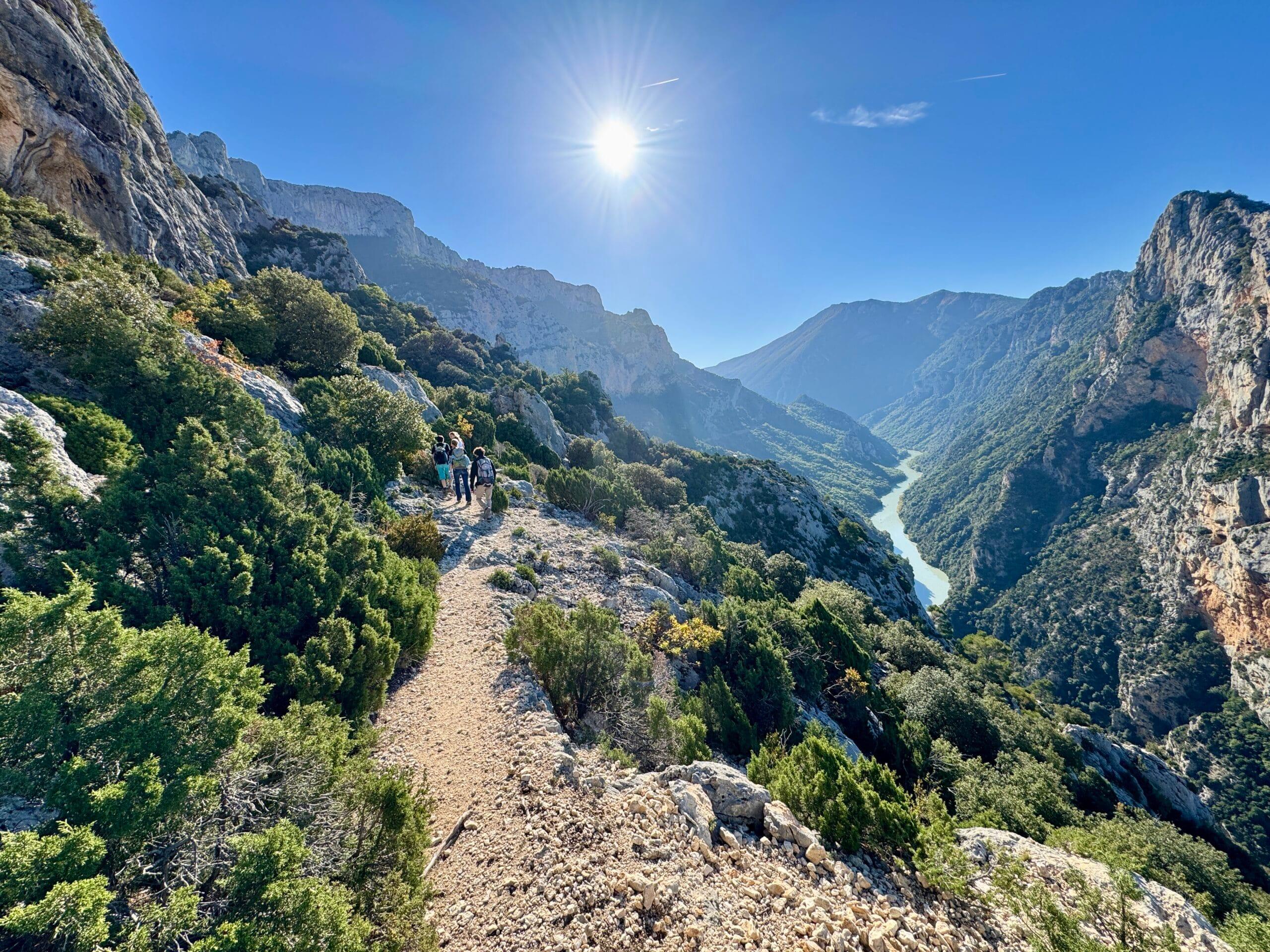 randonnee plein voir - point vu saint maurin gorges verdon vue de drone de l entree des gorges du verdon avec vue plongeante sur le pont de galetas