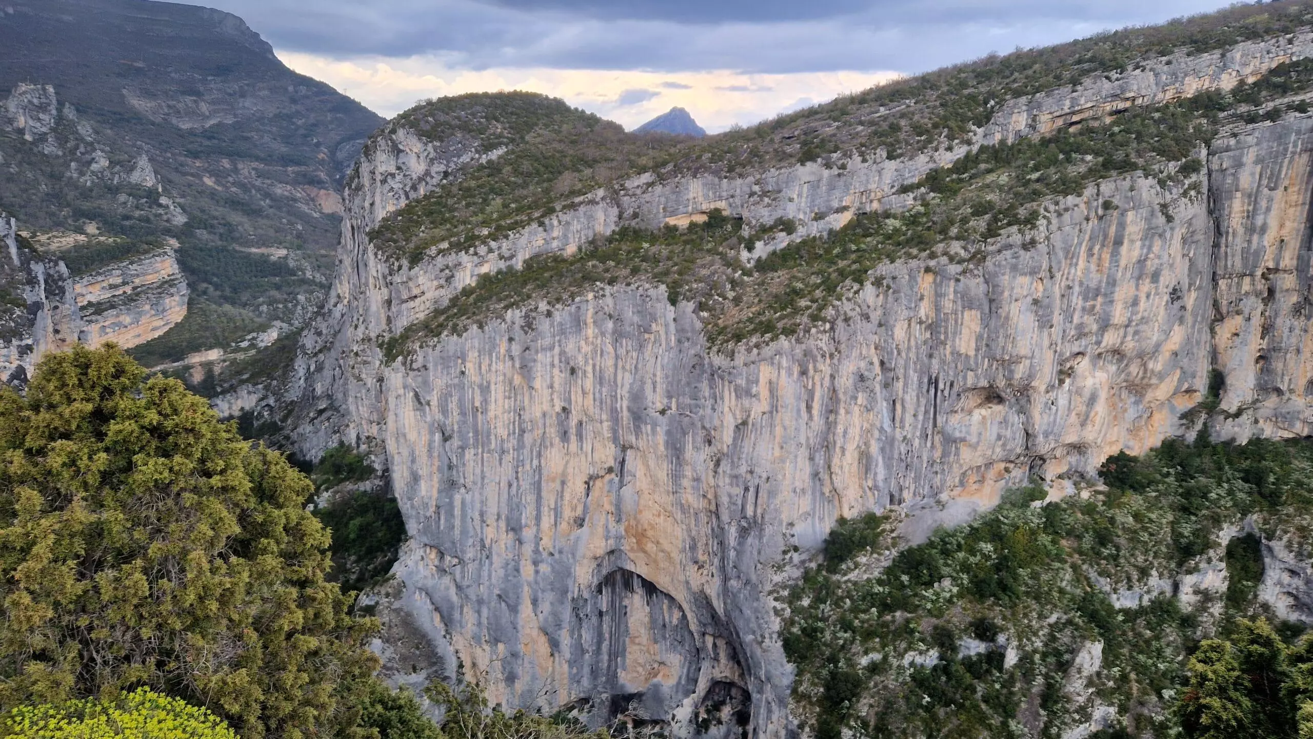 gorges du verdon - paroi des ducs gorges du verdon - paroi des ducs