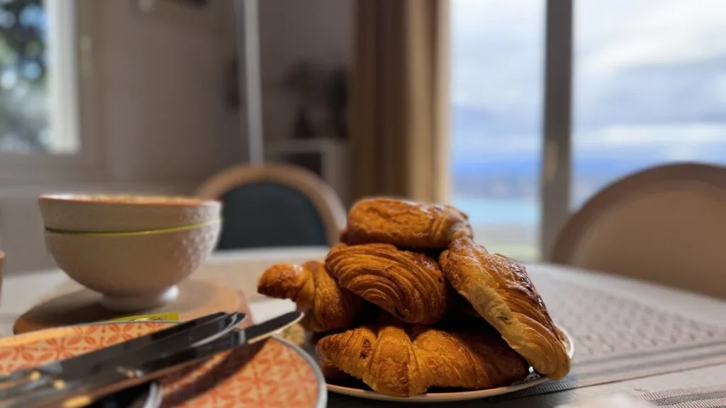 villa OVerdon espace repas – petit dejeuner
