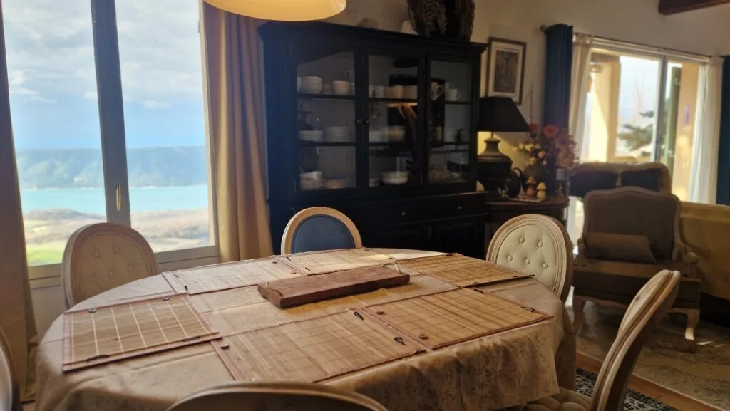 villa OVerdon espace repas – vue exterieur