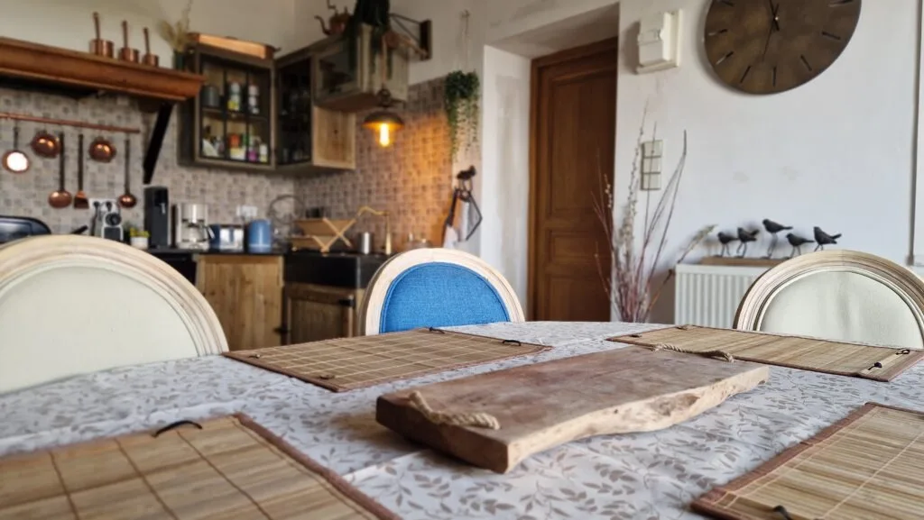 villa OVerdon espace repas – vue set de table