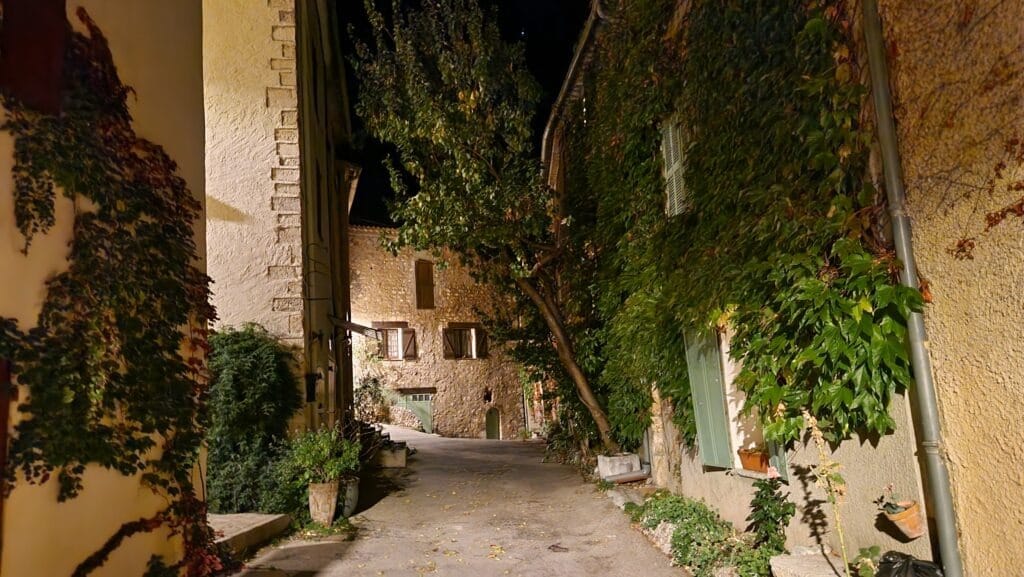 villa OVerdon photo en plus – aiguines la nuit