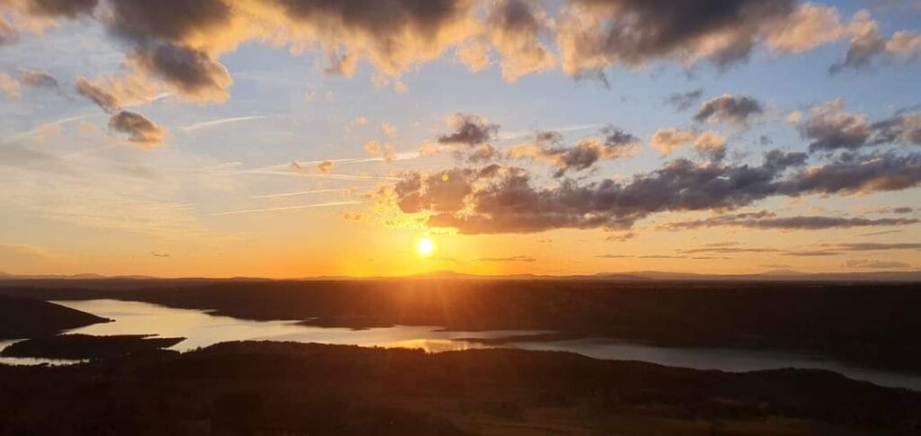 villa OVerdon photo en plus – coucher soleil sur le lac