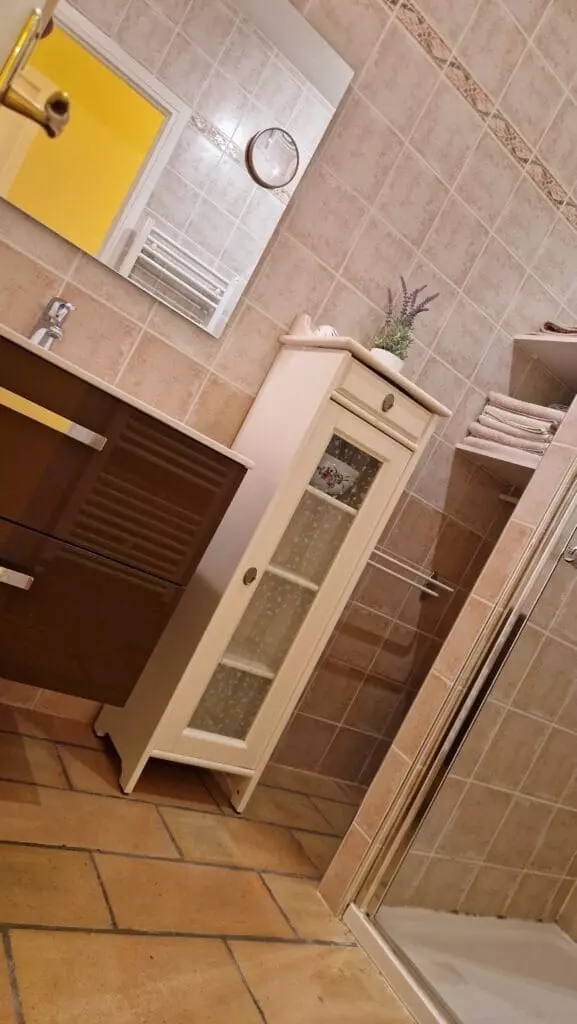 villa OVerdon salle bain independante – coin rangement