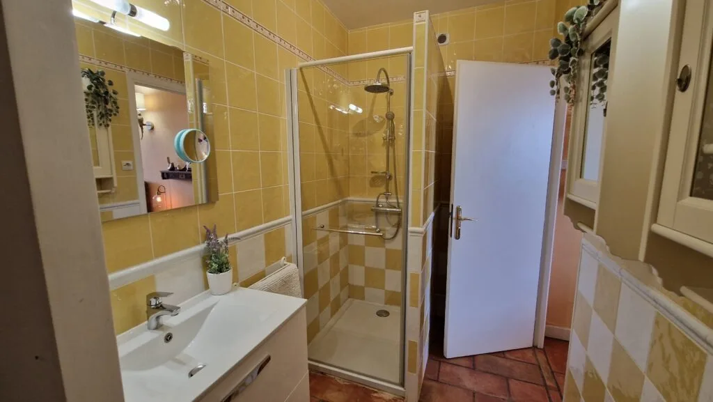 villa OVerdon salle bain suite parentale -coin douche