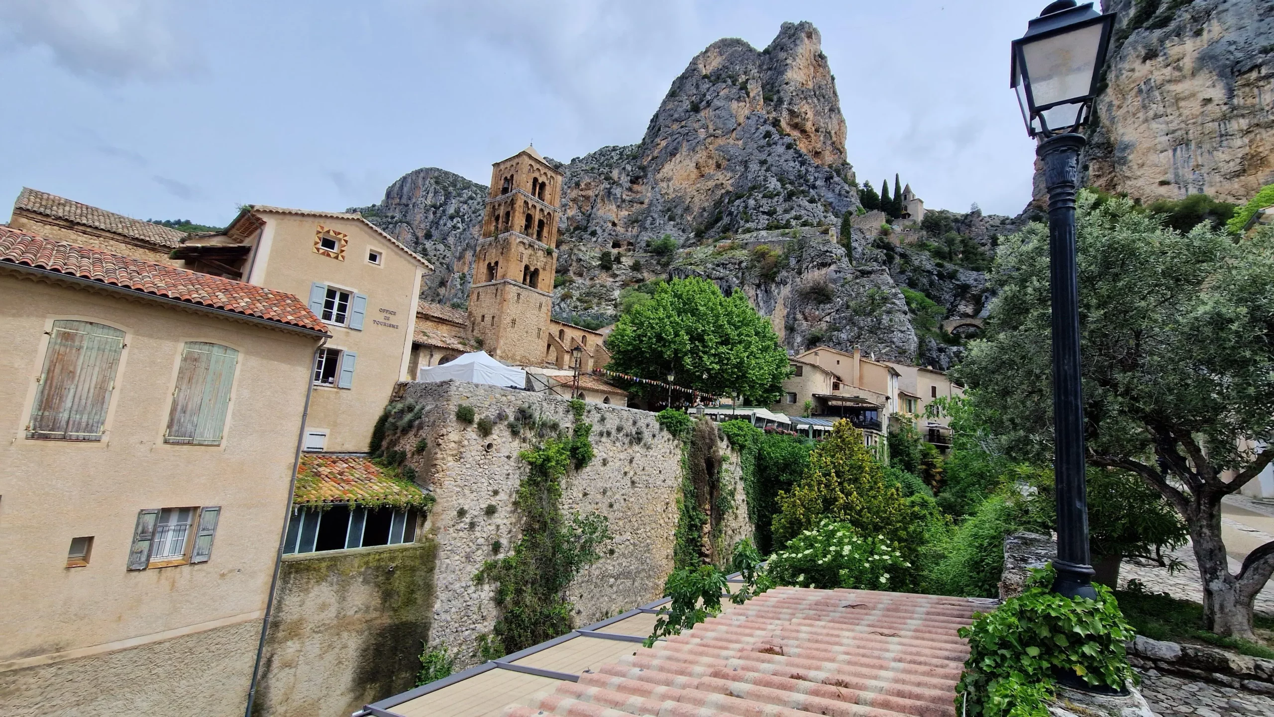 moustiers-sainte-marie-coeur-village-rotated