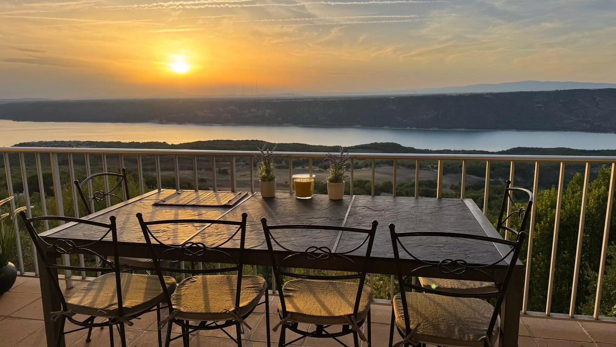 Lac de Sainte-Croix vu depuis la terrasse de la Villa OVerdon