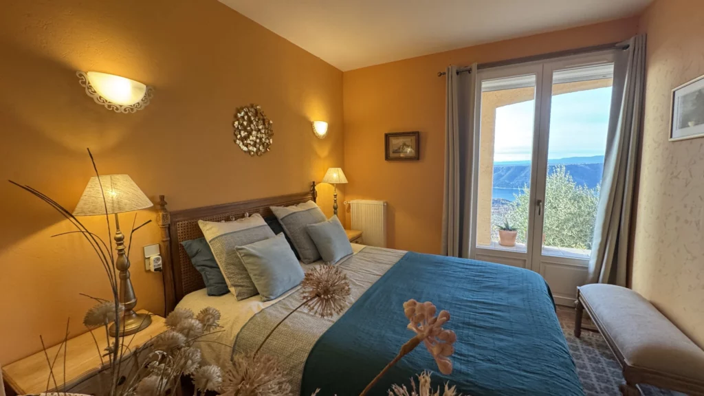 villa overdon chambre bleue fleurs