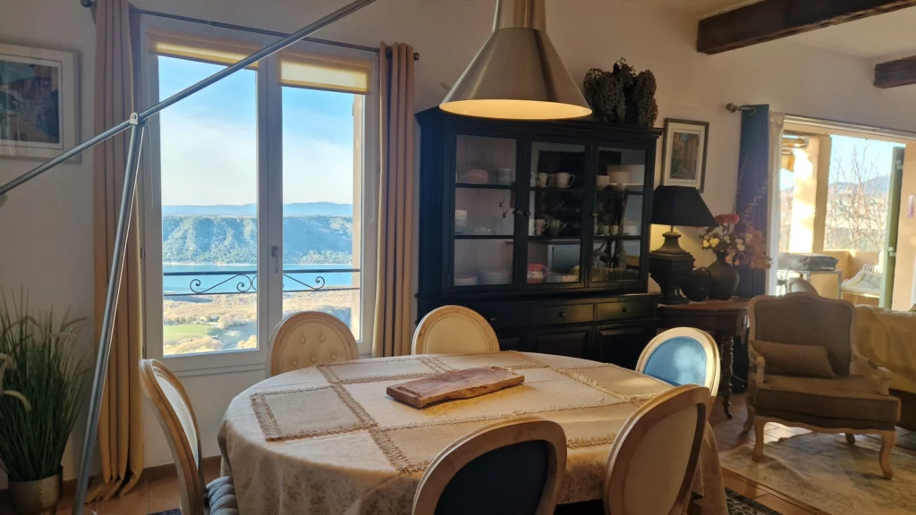 villa overdon-coin repas chaleureux
