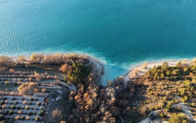 bord-du-lac-sainte-croix-vu-plongeante-drone-1