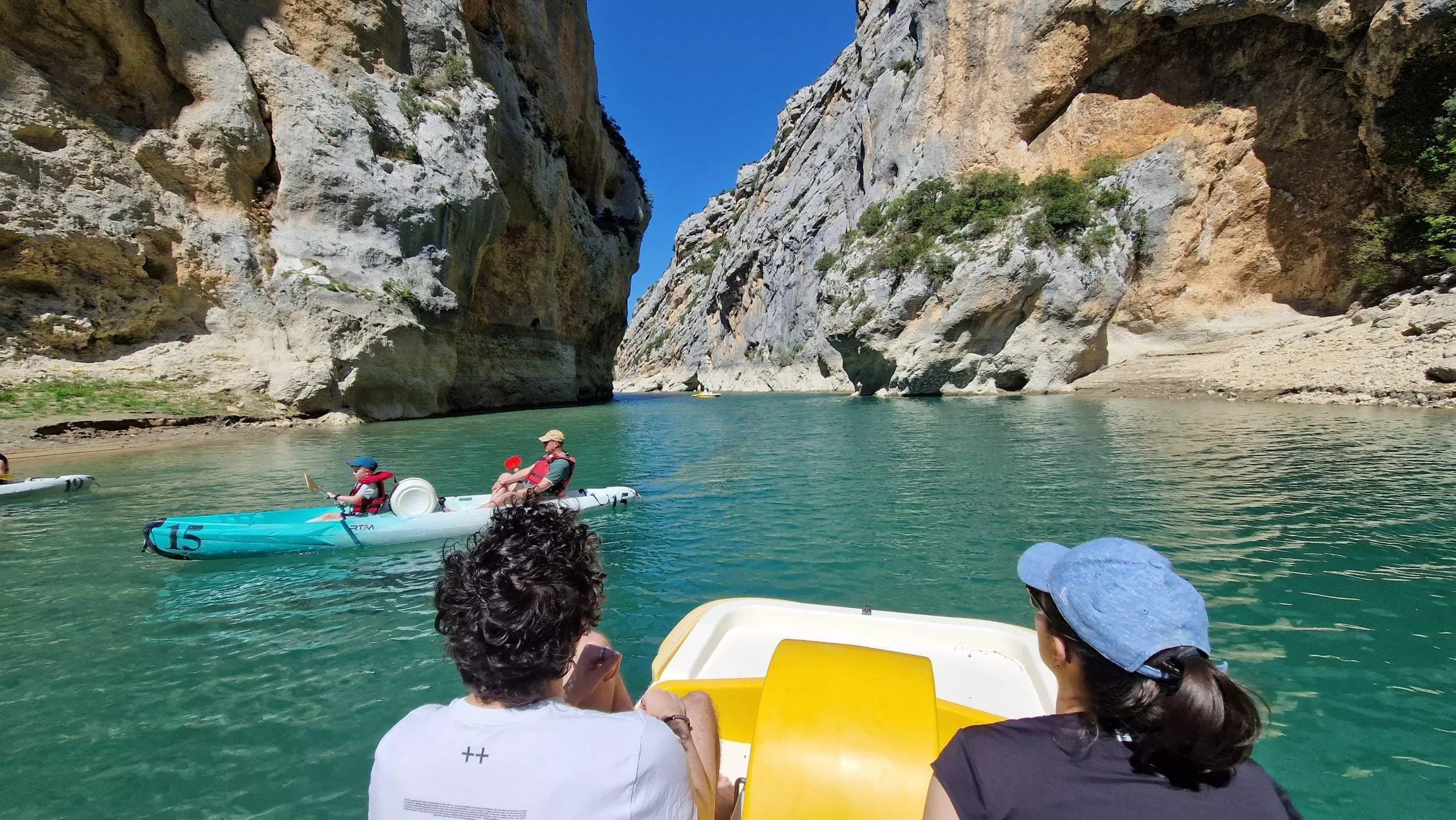 Promenade en pédalo à l'entrée des Gorges du Verdon