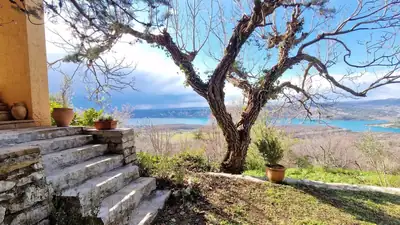Ambiance cosy terrasse villa OVerdon Aiguines vue lac Sainte-Croix et Gorges du Verdon