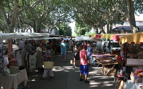 Aups market in Haut-Var, Provençal produce stalls