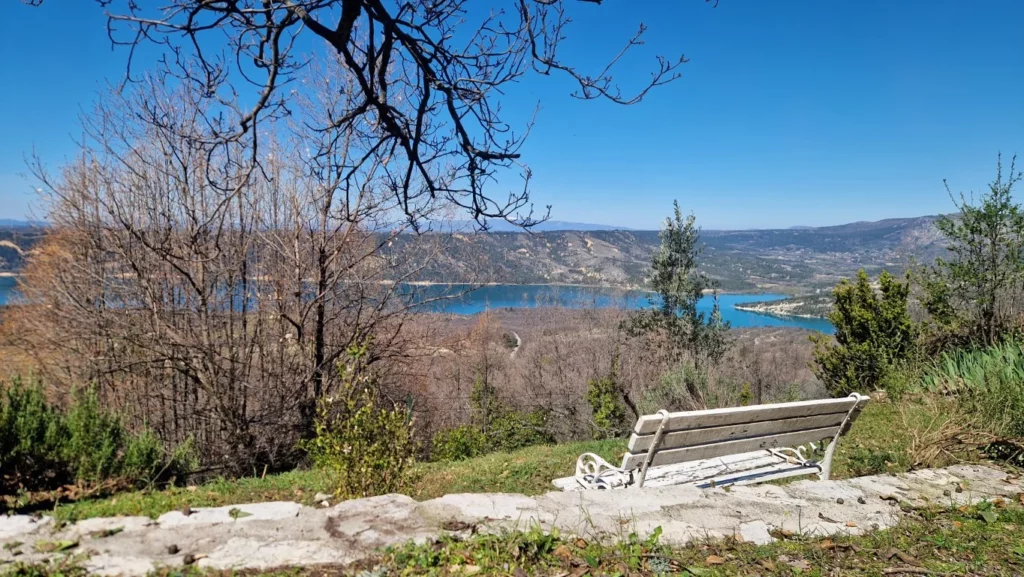 villa-overdon-banc-jardin-panorama-lac-sainte-croix-aiguines