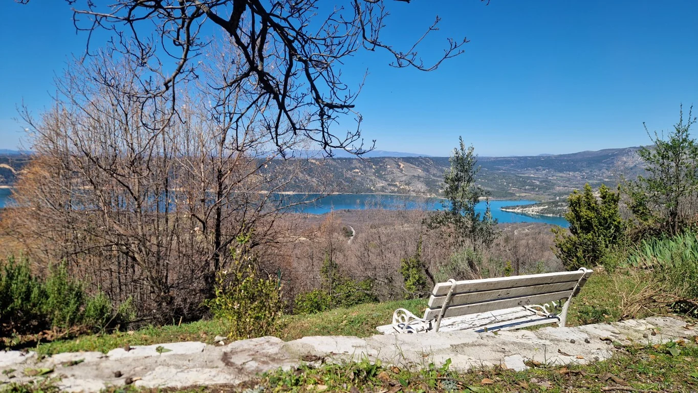 villa-overdon-banc-jardin-panorama-lac-sainte-croix-aiguines villa-overdon-banc-jardin-panorama-lac-sainte-croix-aiguines