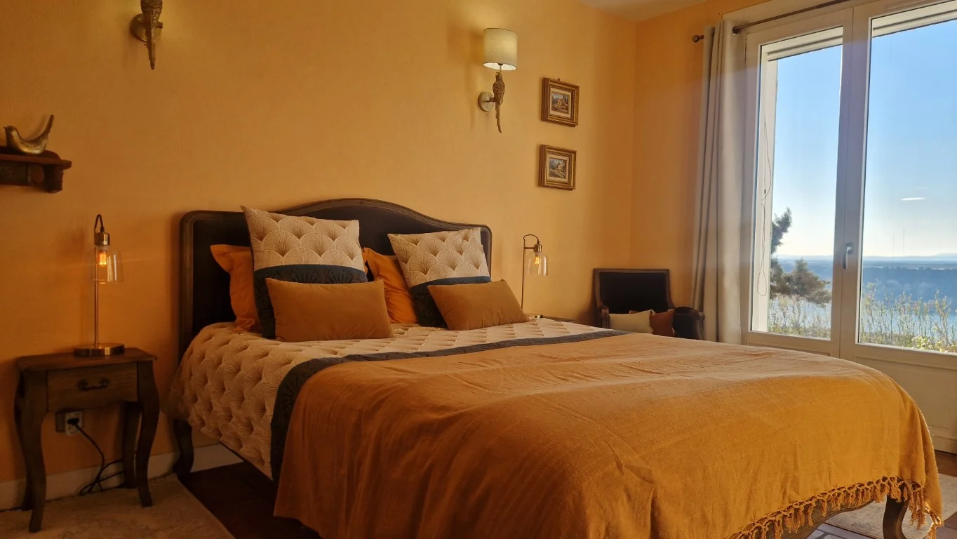 villa-overdon-chambre-lit-double-vue-lac-sainte-croix villa-overdon-chambre-lit-double-vue-lac-sainte-croix