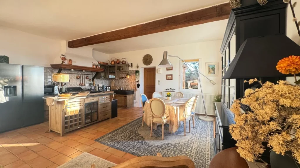 villa-overdon-cuisine-ouverte-sejour-plan-large