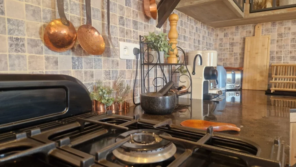 villa-overdon-cuisine-provencale-feux-cuivres-detail