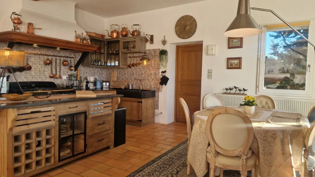 villa-overdon-cuisine-salle-manger-vue-ensemble