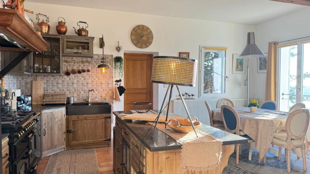 villa-overdon-cuisine-sejour-espace-vie-aiguines