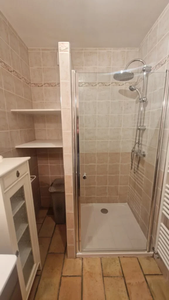 villa-overdon-salle-de-bain-douche-italienne-carrelage