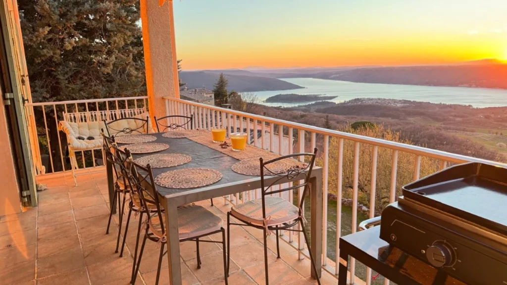 villa-overdon-terrasse-diner-coucher-soleil-lac-gorges-verdon